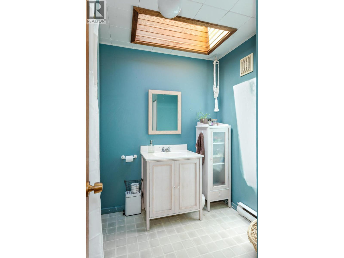 531 ARBUTUS DRIVE photo 8