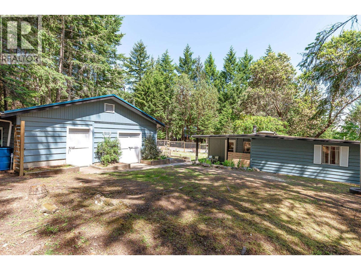531 ARBUTUS DRIVE photo 13