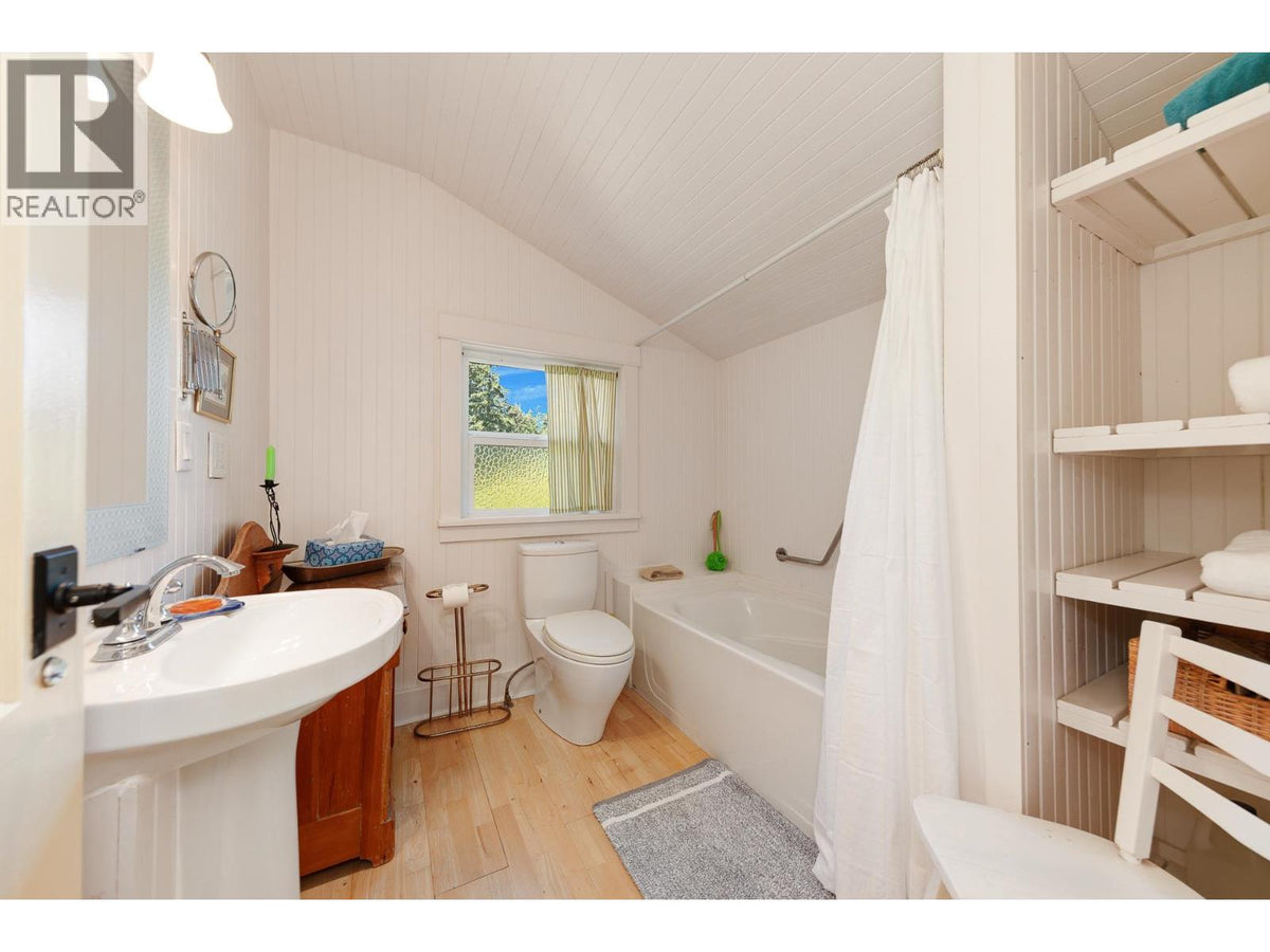 443 FERNHILL ROAD photo 5