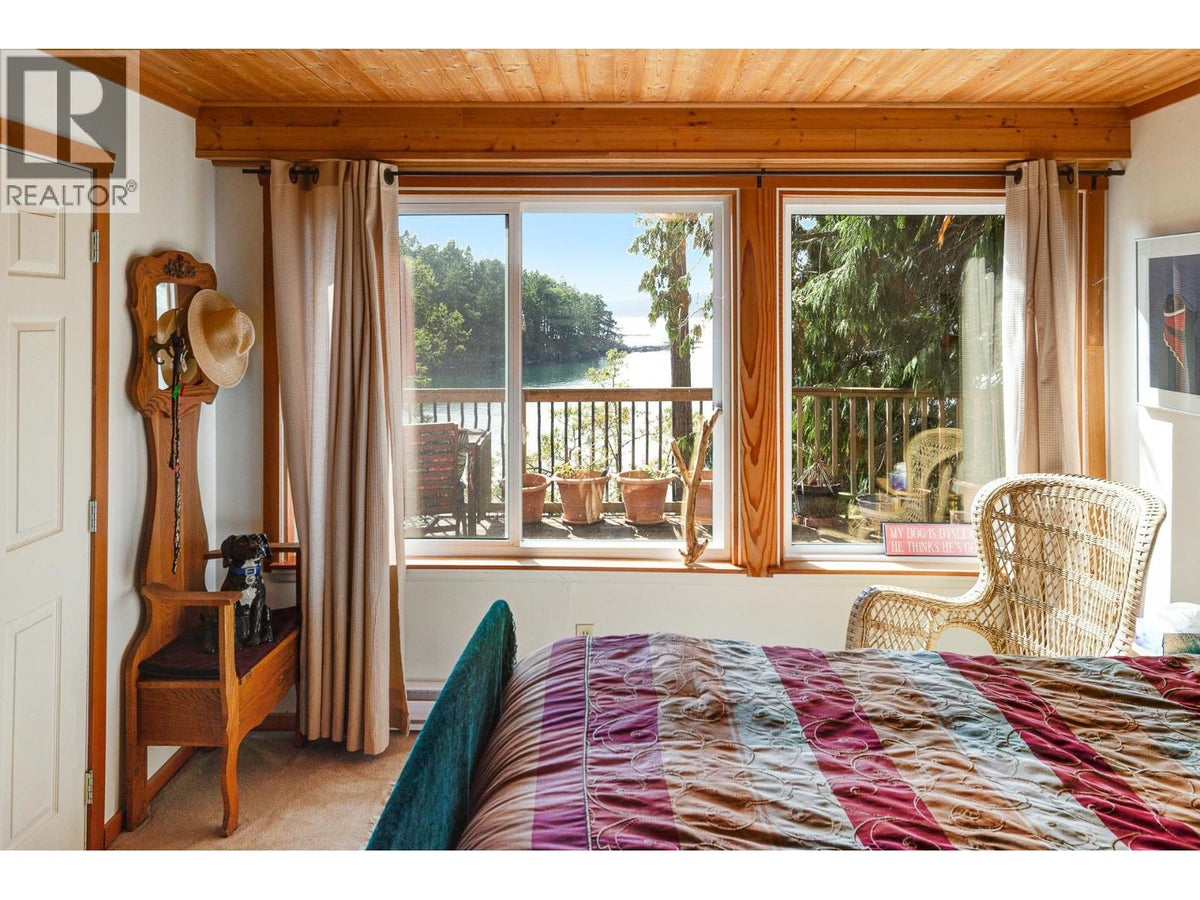250 LEIGHTON LANE photo 3